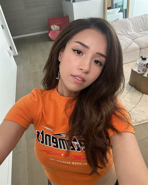 Our beautiful queen 😍😍 : r/Pokimane_Only