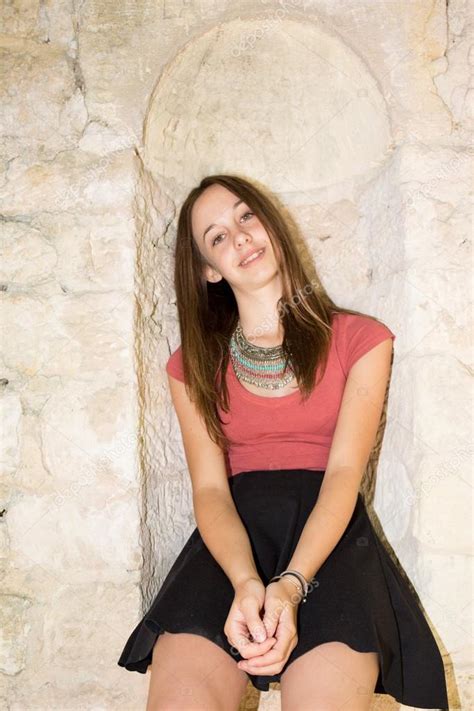 Très belle jeune fille de 12 ans image libre de droit par OceanProd ...