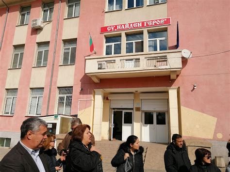 17 отзива за Средно училище „Найден Геров“ (Училище) в Пловдив (Пловдив)