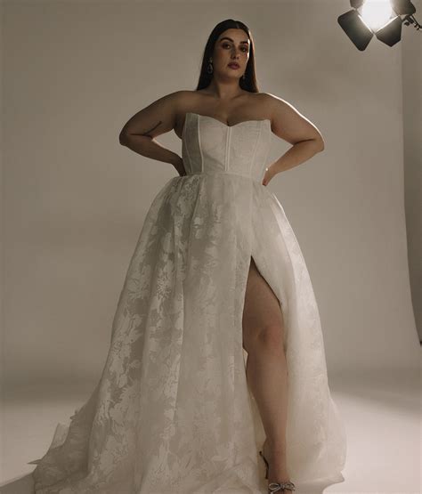 Hera Couture London - Plus Size Wedding Dresses