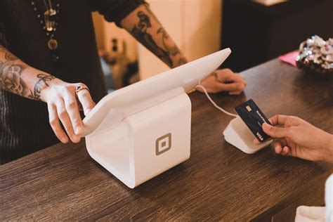 8 Benefits of Going Cashless at Your Bar or Restaurant