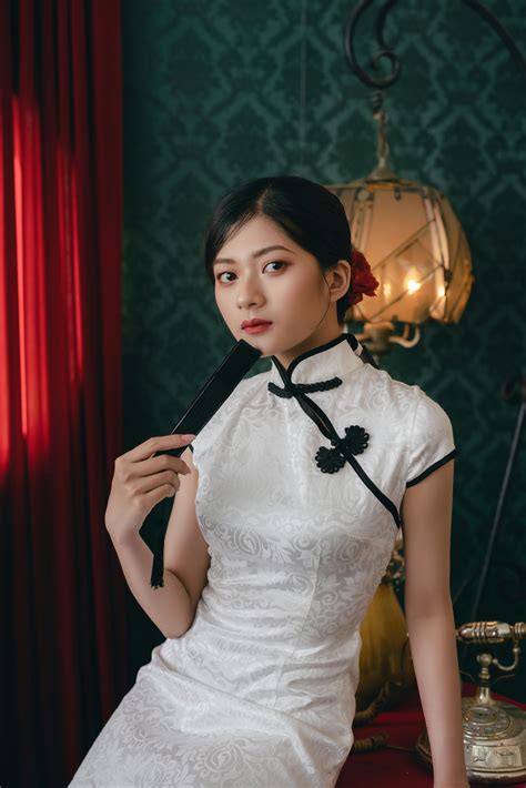 slim and busty babes 9