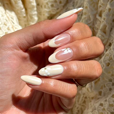 How To Do Vanilla Chrome Nails, The Ultimate Summer Mani - Lulus.com