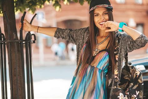 70s Hippie Fashion: A Journey Of Freedom And Expression » Digital ...