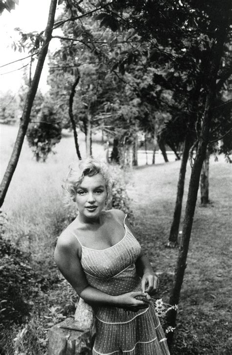 Marilyn Monroe photographed by Sam Shaw, 1957 | Marilyn monroe photos