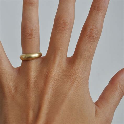 simple wedding ring 18k 8