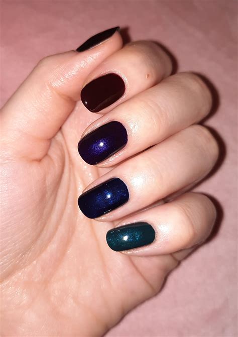 Very subtle multicolour : r/Nails