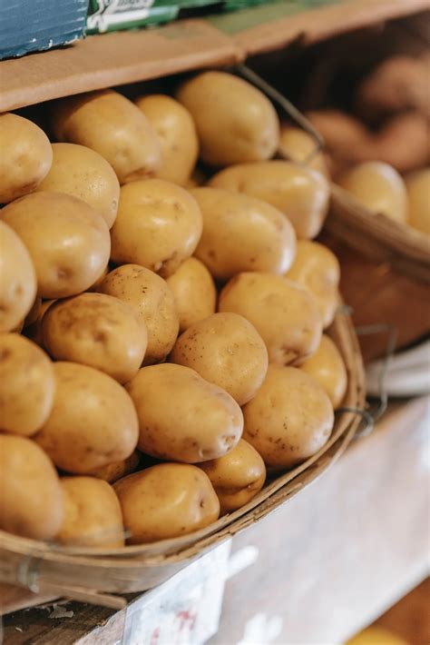 Sweet Potato vs Regular Potato: How Do They Compare? - Nutritics