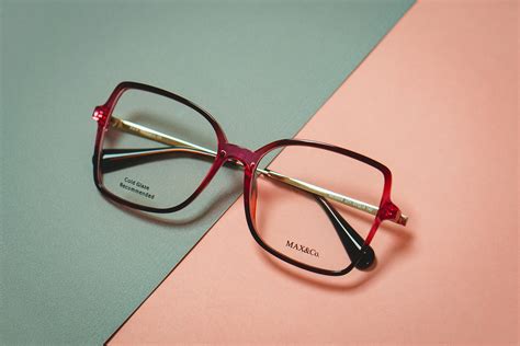 twee duidelijke brillen met grijze frames gratis stockfoto