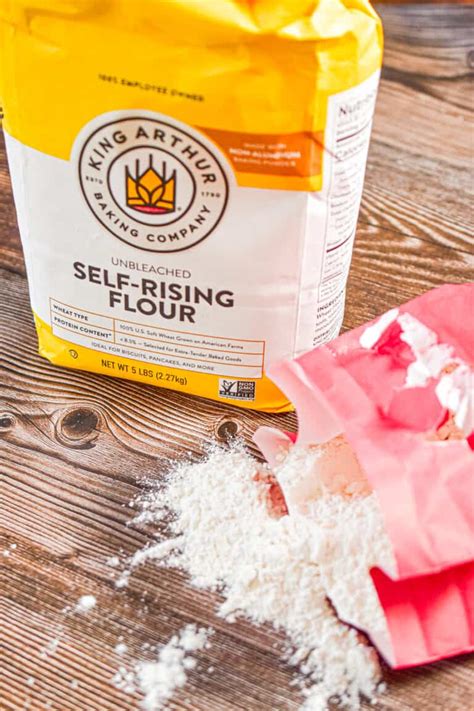 Self Rising Flour vs. All Purpose Flour (A Comparison!) - Lynn's Way of Life