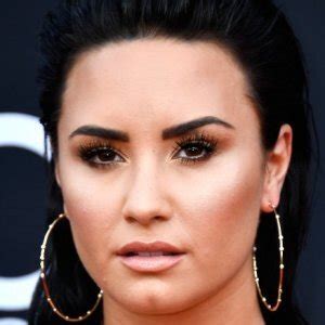 The Eye-Opening Truth About Demi Lovato - ZergNet