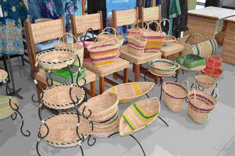 Seni Rupa Terapan : Pengertian, Jenis, Fungsi, dan Contoh - Agrotek.ID