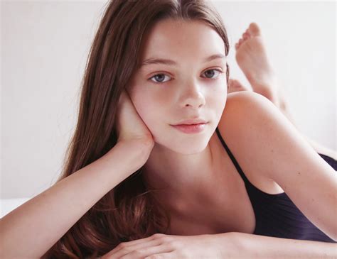 Yorick Nube, brunette, lying down, lying on front, feet in the air