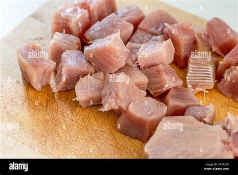 Tuna chunks hi-res stock photography and images - Alamy