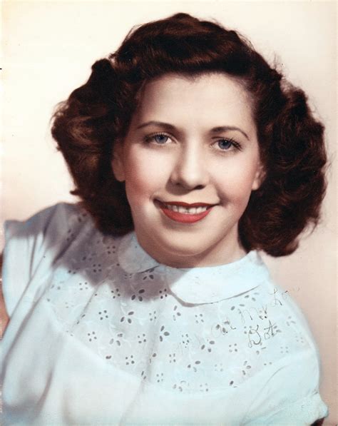 Mae Olsen's Instagram, Twitter & Facebook on IDCrawl