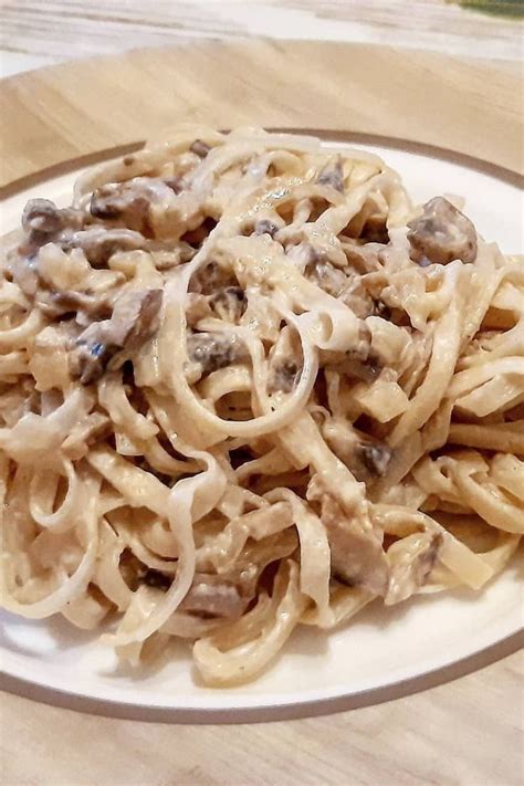 Восхитительный сливочный соус к пасте из курицы и грибов | Питание ...