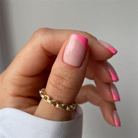 Francesinha Rosa Na Mão - Francesinha rosa: 25 ideias para unhas ultra charmosas - Dia de Beauté