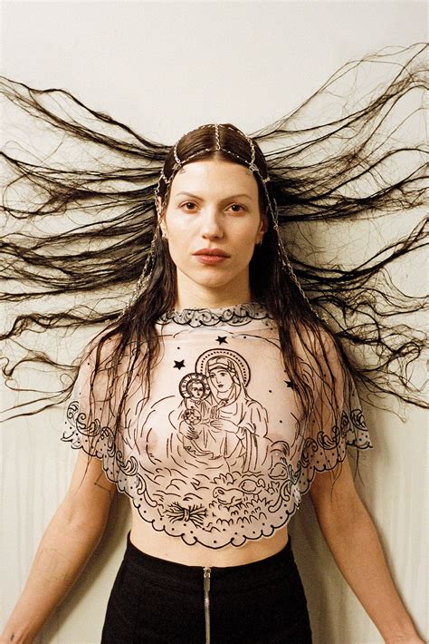 Anja Plaschg: "Ich bin geprägt vom Katholizismus" - Mode & Kosmetik