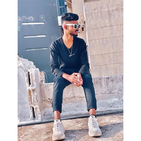 Habibi, come to Barcelona 🇵🇰🧕🏽 Ft.... - Slayhil Official | Facebook