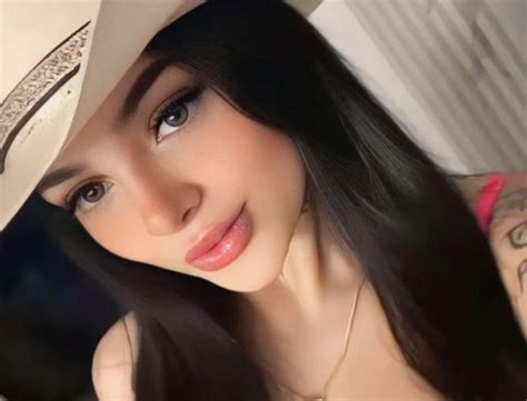 ¿Dónde ver el video de Karely Ruiz? Así puedes verla comiéndose al fan 