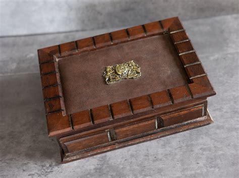 vintage  sper bijou valet leather top wooden jewelry box crest emblem