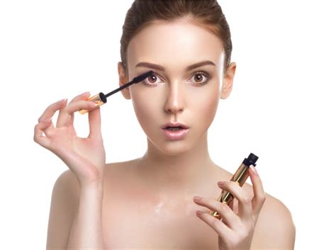Nggak Perlu Takut Rontok! Ini 5 Maskara Non Waterproof yang Juga Bisa ...