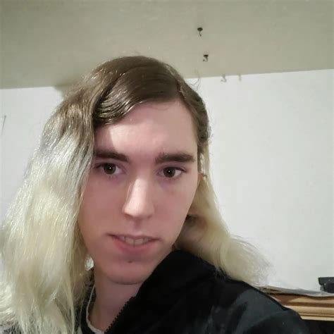 Discover more like MTFSelfieTrain: Don't know many hair styles what do