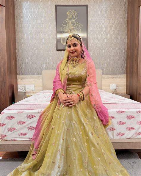 Desi vibes only🦚👸🏻🕊️ #marwadi #traditional #desi #rajasthani #trendy #