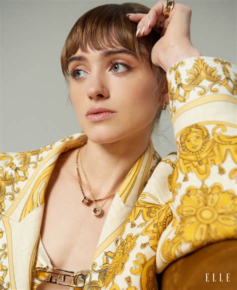 Natalia Dyer dans Elle magazine (Singapour) - 14 mai 2022