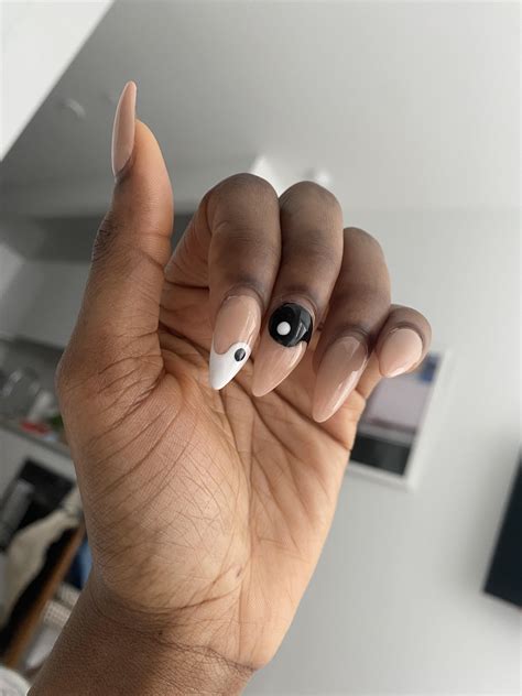 what do you think about minimalist nail art? : Nails