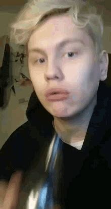 Deep Throat GIFs | Tenor