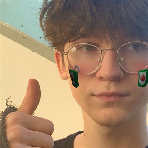 Épinglé par 무리 sur Илья Сецко (nowkie,Кьюберт) | Instagram