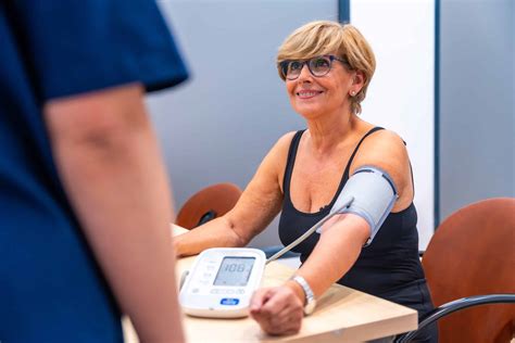 What Causes Low Blood Pressure: Symptoms and Causes | STC