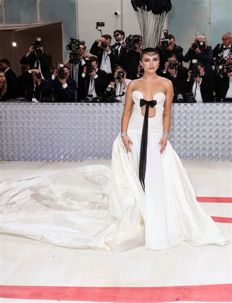 Florence Pugh Nude Pics, Sex Scenes Compilation & Topless Porn