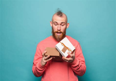 Как и где купить подарок на 50-летие мужчине (2022)