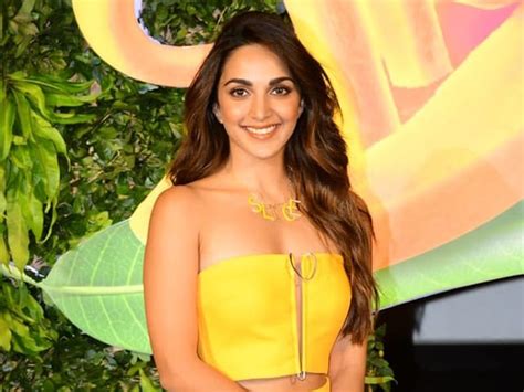 कियारा ने Yellow आउटफिट में ढाया कहर