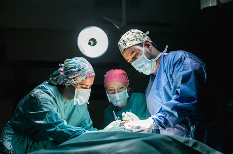 ¿Quién es el mejor cirujano plástico en Valencia? | Doctor Centeno