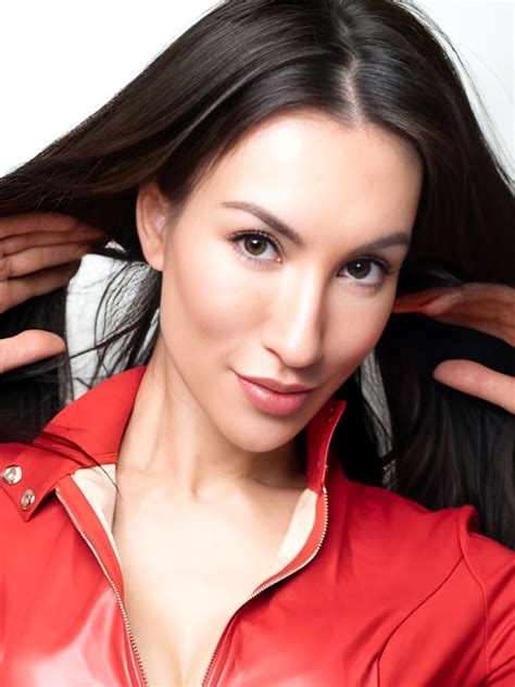 Super Molly (Model) Wiki, Age, Height, Weight, Photos, Bio, Net Worth