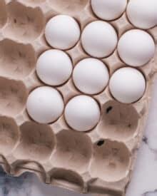 how long to cook eggs over medium