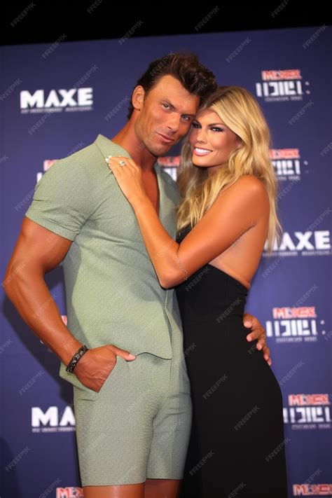 Nude Samantha Hoopes