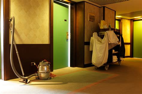 Hidden Cam Reveals Hotels in China's Nasty Cleaning Habits