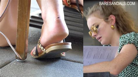 13183 – Flat sandals under the restaurant table – Candid feet video 