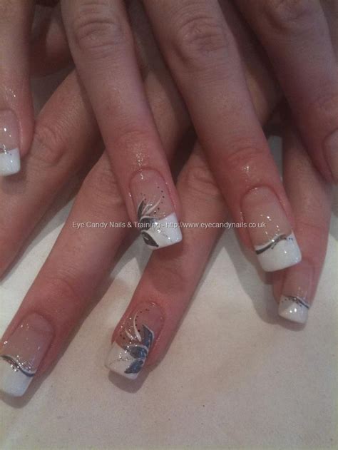 Elegant French Tip Nail Art for a Chic Look