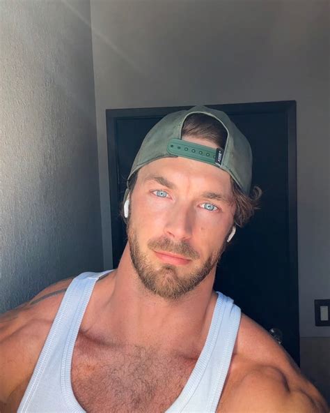 Christian hogue - Mañana im off to Crystal Blue Waters 🌊 | Facebook