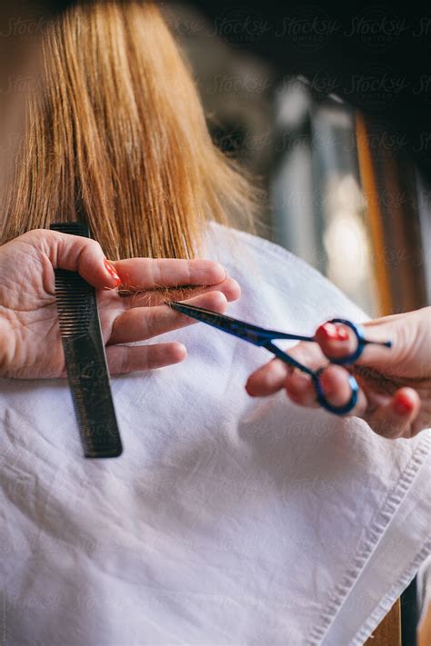 how to trim the ends of your hair