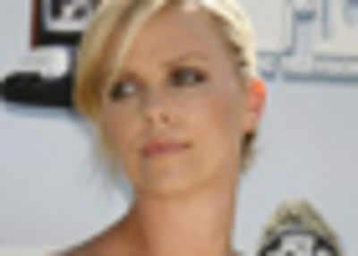 Charlize finds stripping easy | English Movie News - Times of India