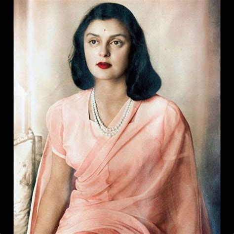 beautiful queen  jaipur gayatri devi ebnw story