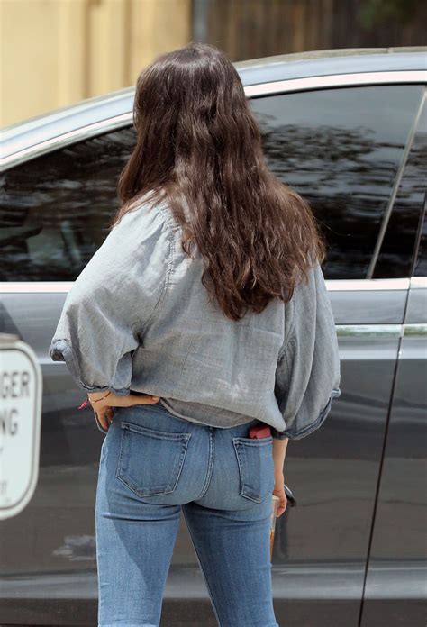 Mila kunis can poop hot thick shit right down my throat : r