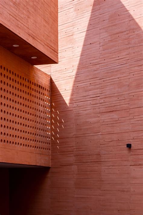 Galería de Casas agrupadas Real de los Reyes / Miguel de la Torre