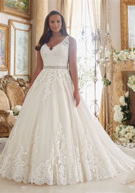 The Curvy Bride’s Guide To Plus Size Wedding Dresses | Wedding Journal